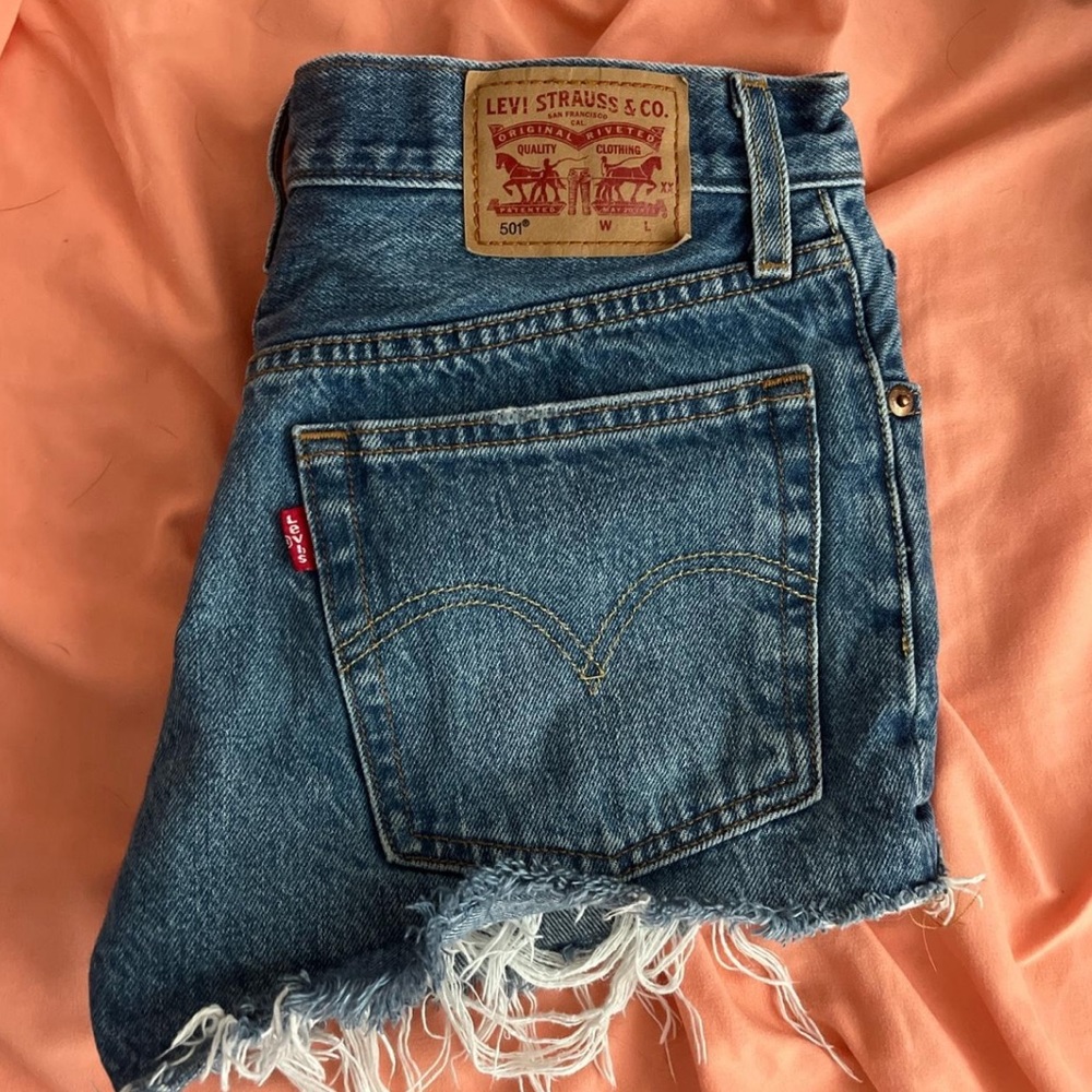LEVI JEAN SHORTS
